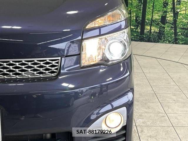 Toyota VOXY 2010-10 321304-12