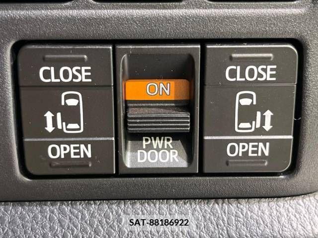 Toyota VOXY 2018-07 289126-7