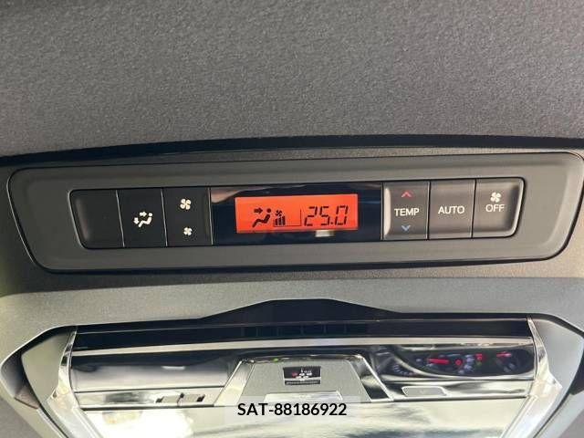 Toyota VOXY 2018-07 289126-6