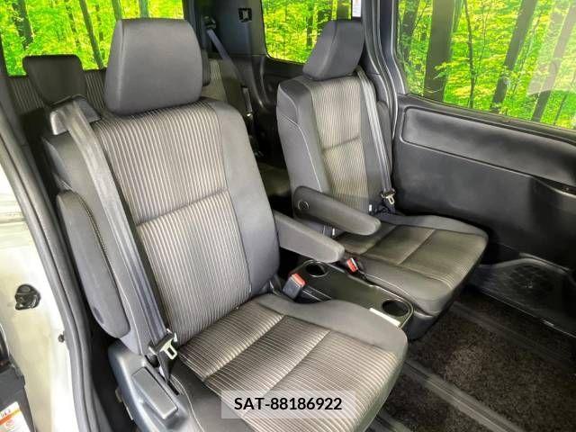 Toyota VOXY 2018-07 289126-9