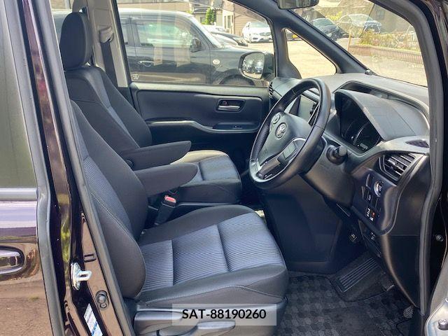 Toyota VOXY 2015-11 289240-9