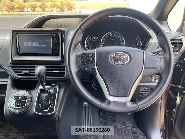 Toyota VOXY 2015-11 289240-1