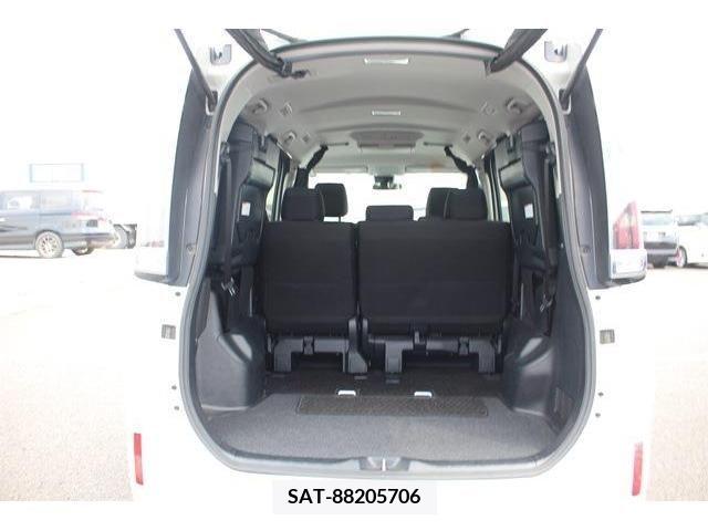 Toyota NOAH 2017-11 298084-17