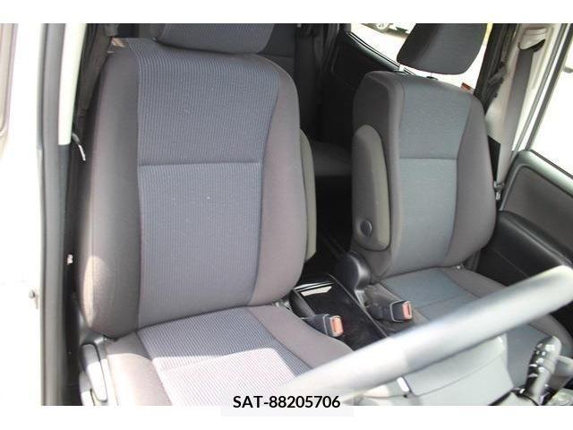 Toyota NOAH 2017-11 298084-14