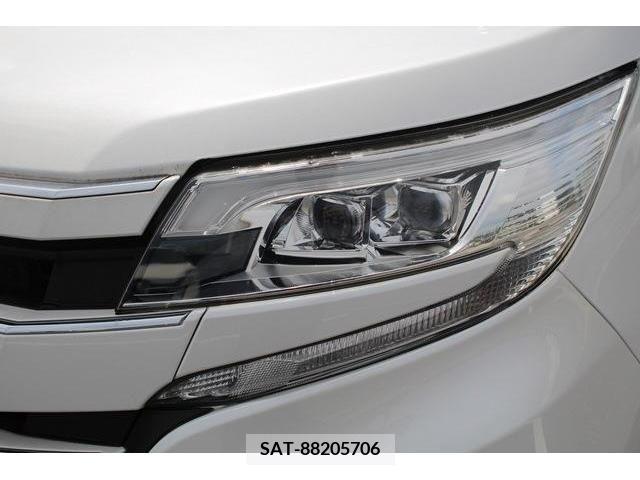 Toyota NOAH 2017-11 298084-11