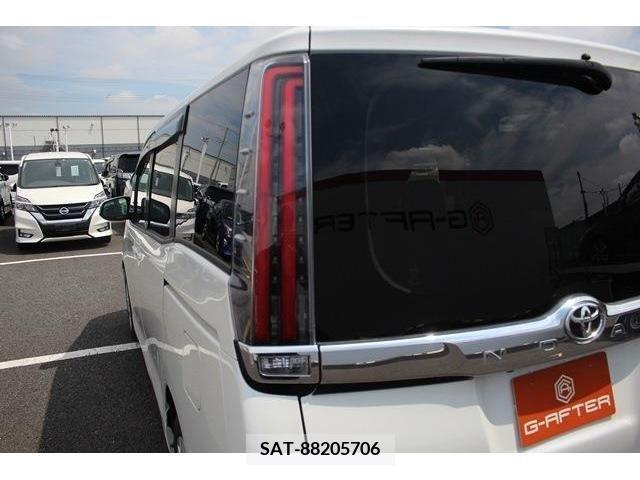 Toyota NOAH 2017-11 298084-12
