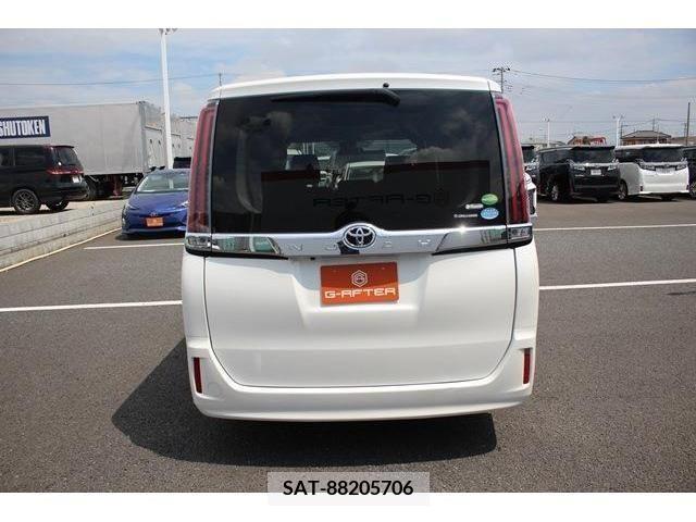 Toyota NOAH 2017-11 298084-8