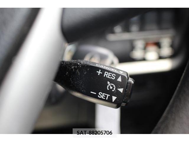 Toyota NOAH 2017-11 298084-5