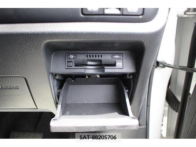 Toyota NOAH 2017-11 298084-4
