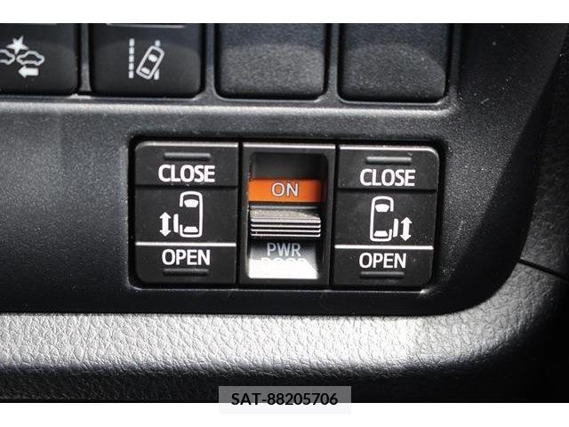 Toyota NOAH 2017-11 298084-3