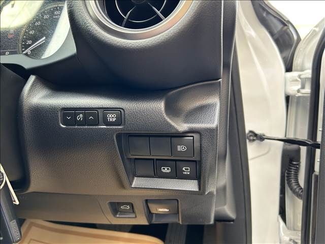 Lexus IS 2022-08 27511-11