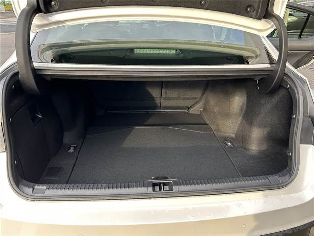 Lexus IS 2022-08 27511-14