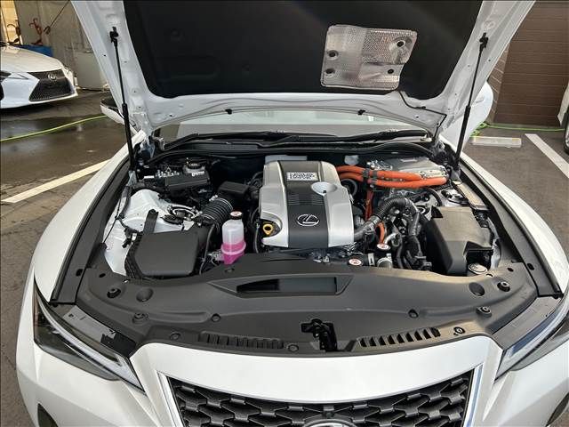 Lexus IS 2022-08 27511-17