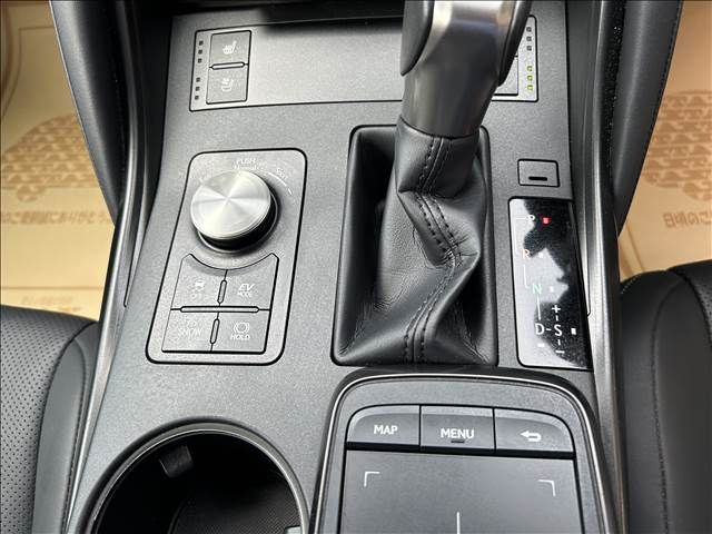 Lexus IS 2022-08 27511-9