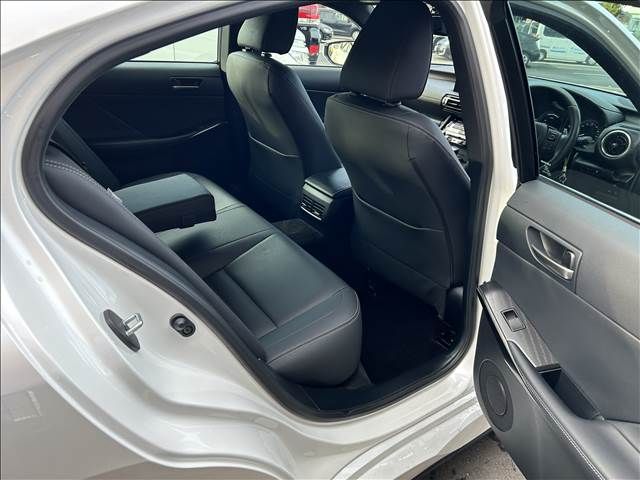 Lexus IS 2022-08 27511-5