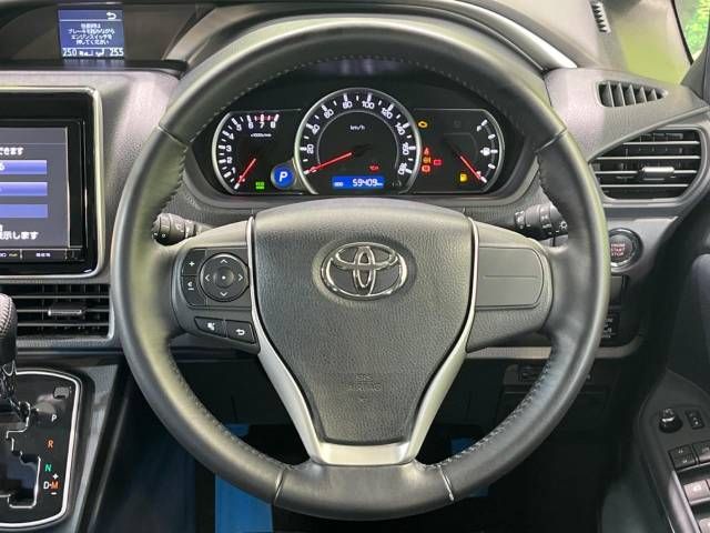 Toyota VOXY 2015-12 185716-11