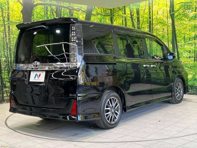 Toyota VOXY 2015-12 185716-17