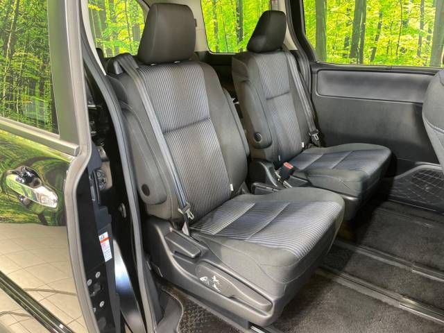 Toyota VOXY 2015-12 185716-8