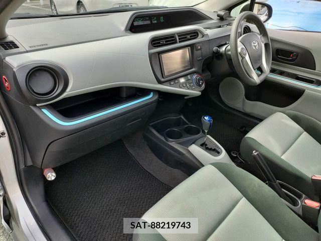 Toyota AQUA 2012-06 356259-11
