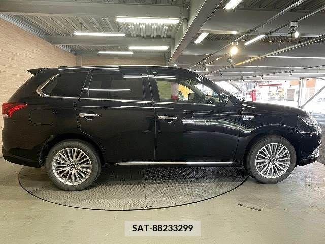 Mitsubishi OUTLANDER PHEV 2019-04 303571-17