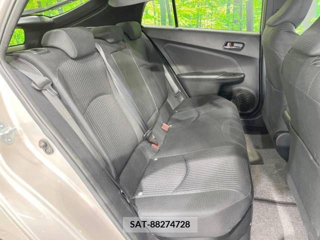 Toyota PRIUS 2016-10 366488-9