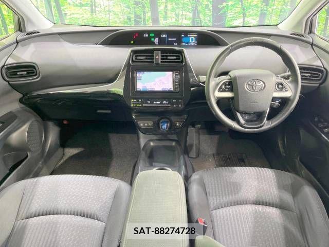 Toyota PRIUS 2016-10 366488-1
