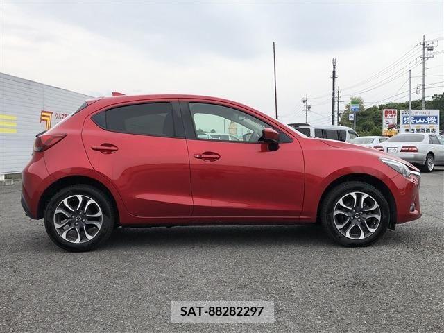 Mazda DEMIO 2017-04 296617-3