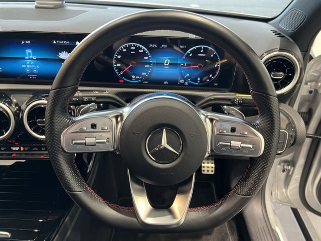Mercedes Benz A-CLASS 2021-04 24122-6