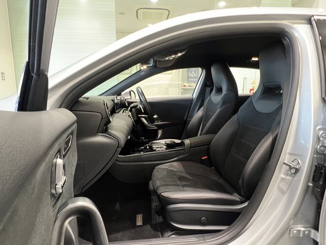 Mercedes Benz A-CLASS 2021-04 24122-16