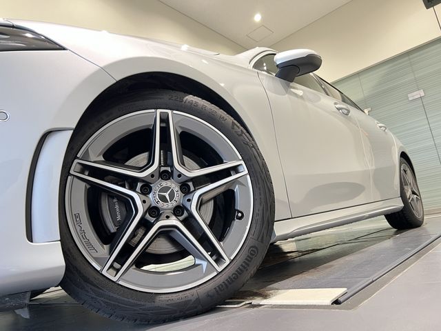 Mercedes Benz A-CLASS 2021-04 24122-4