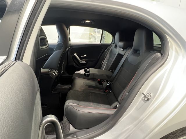 Mercedes Benz A-CLASS 2021-04 24122-17