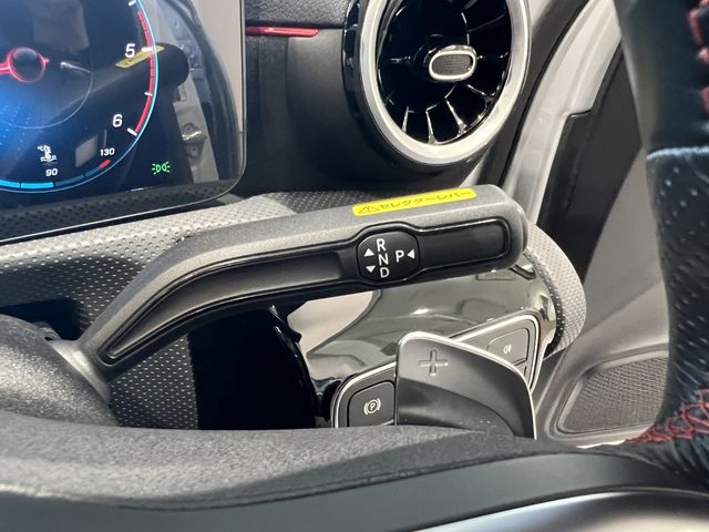 Mercedes Benz A-CLASS 2021-04 24122-7