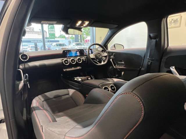 Mercedes Benz A-CLASS 2021-04 24122-1