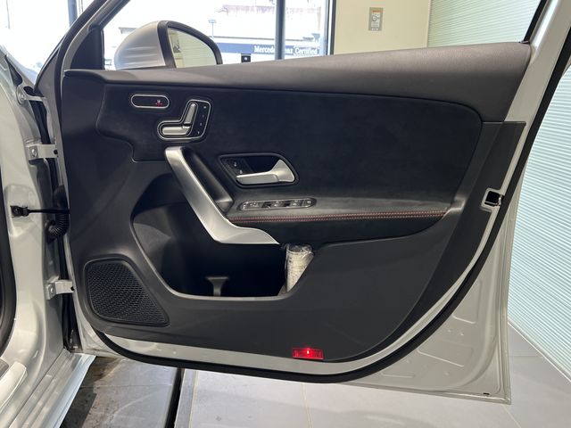 Mercedes Benz A-CLASS 2021-04 24122-5