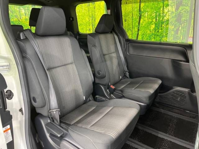 Toyota VOXY 2018-12 18311-9