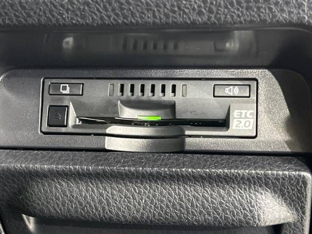 Toyota VOXY 2018-12 18311-7