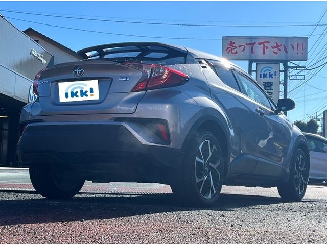 Toyota C-HR 2017-06 185279-1
