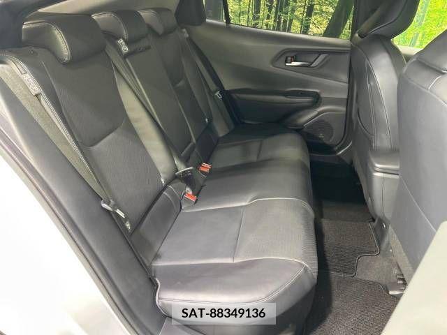 Toyota PRIUS 2023-09 366369-10