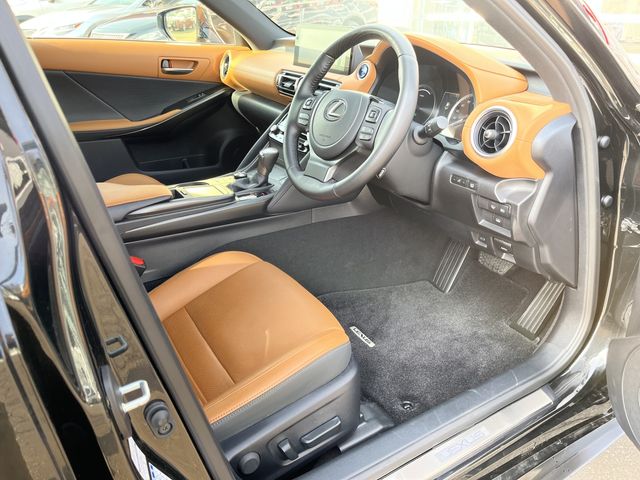 Lexus IS 2021-08 78-11