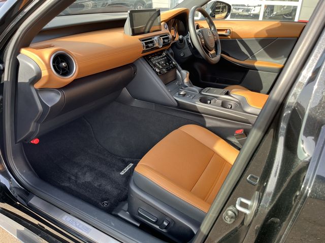 Lexus IS 2021-08 78-18