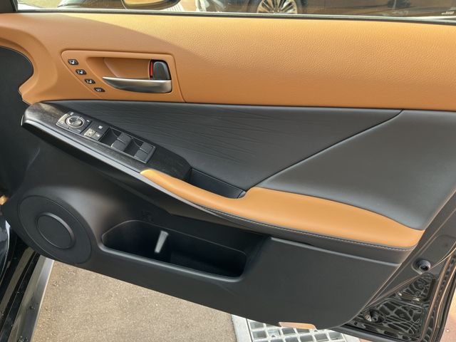 Lexus IS 2021-08 78-12