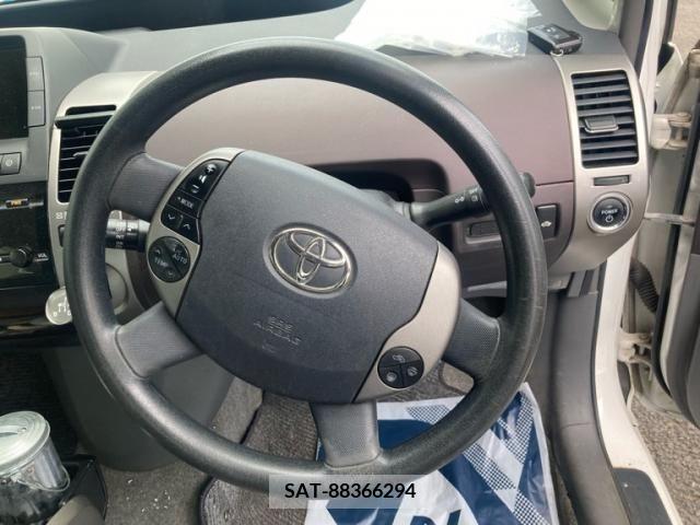 Toyota PRIUS 2004-02 393464-23