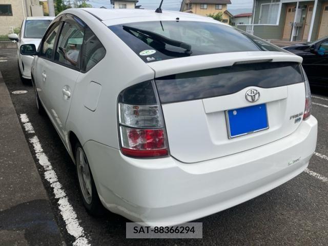 Toyota PRIUS 2004-02 393464-9