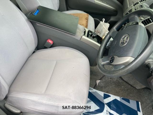 Toyota PRIUS 2004-02 393464-15