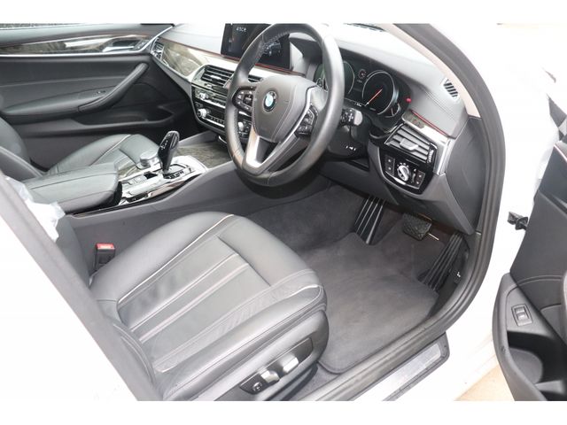 Bmw 5 SERIES 2018-08 12926-11