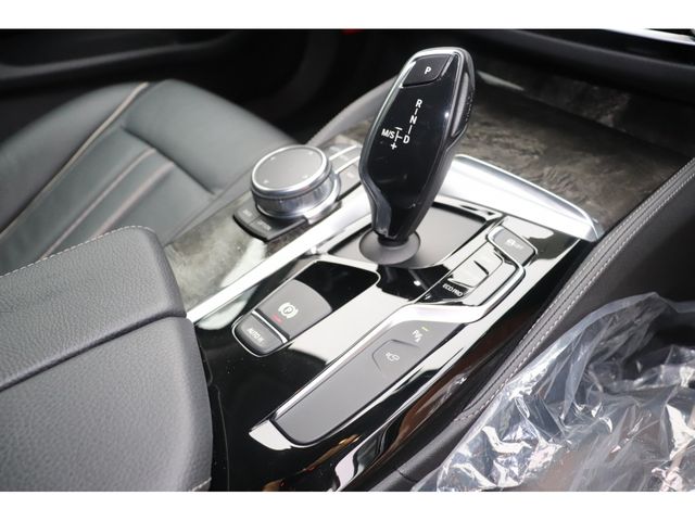 Bmw 5 SERIES 2018-08 12926-10