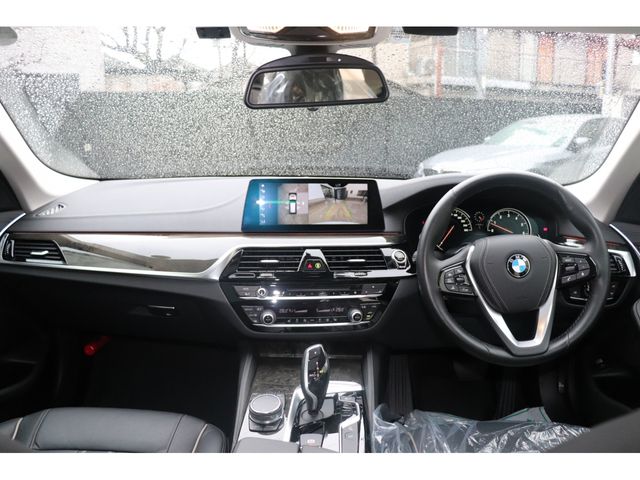 Bmw 5 SERIES 2018-08 12926-9