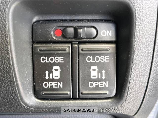 Honda N BOX CUSTOM 2015-11 278973-6