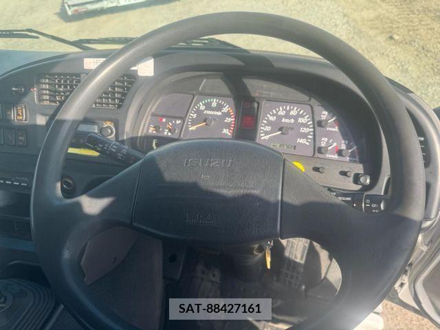 Isuzu GIGA 2009-10 246158-9