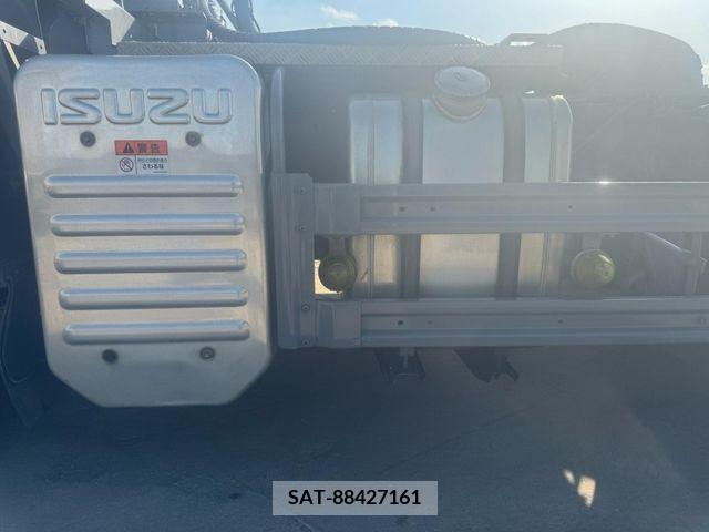 Isuzu GIGA 2009-10 246158-18